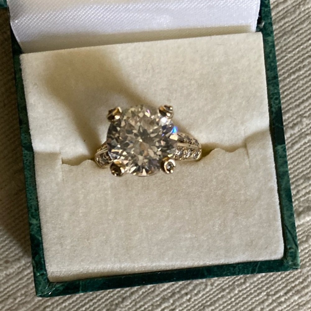 VINTAGE Suzanne Somers Gold Ring